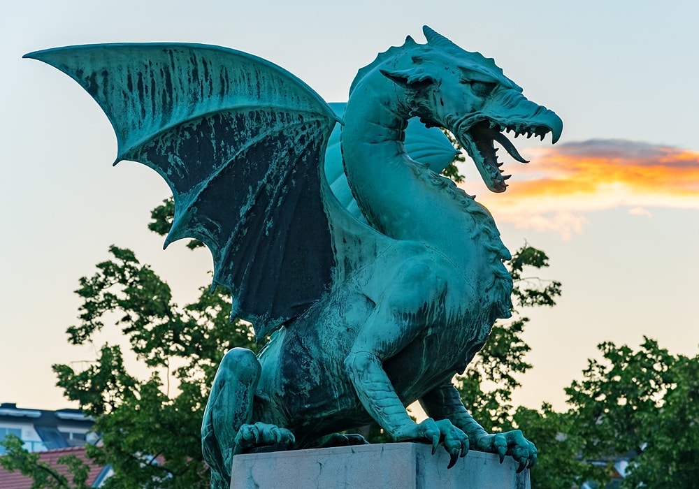 статуя дракона